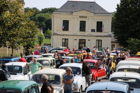 Rassemblement de v&eacute;hicules anciens
